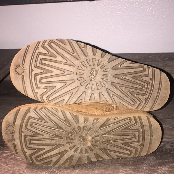 UGG Australia Bailey Button 5838. - Picture 4 of 5